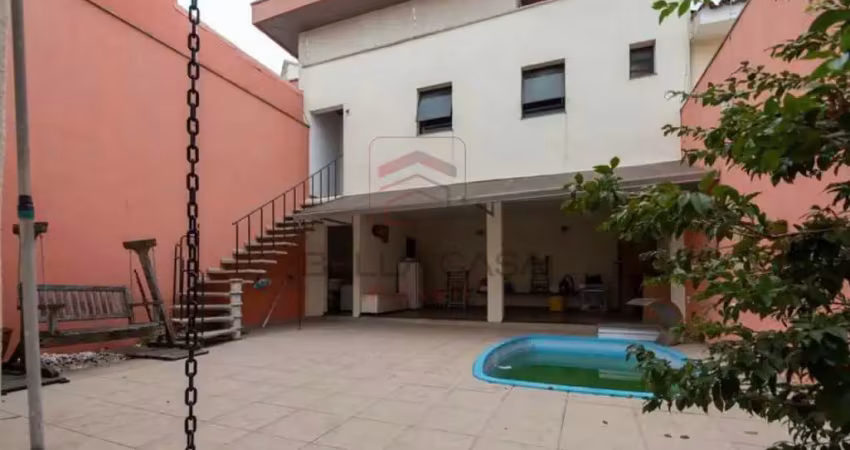 Casa no alto da mooca, com 03 suítes, 05 banheiros, 04 vagas e edícula