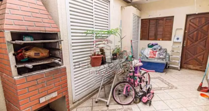 Casa térrea  à venda com 140m², 3 quartos e 2 vagas, quintal, churrasqueira