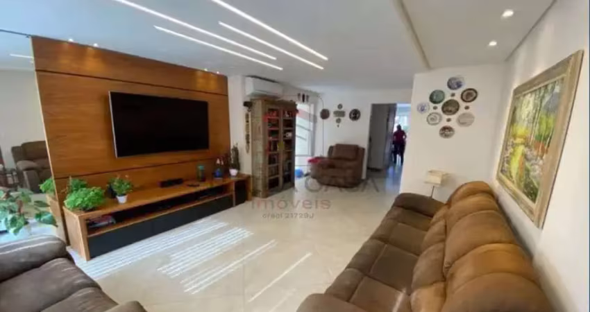Sobrado com 3 quartos e 6 banheiros à venda, 260 m²
