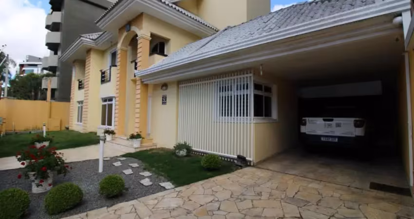 Casa ampla e versátil para locação no alto da glória - 348m²