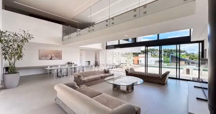 Casa de altissimo padrão em condomínio! possui 4 suítes e 4 vagas de garagem!