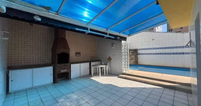 Linda casa para locação definitiva com piscina a 100 metros da praia na vila tupi