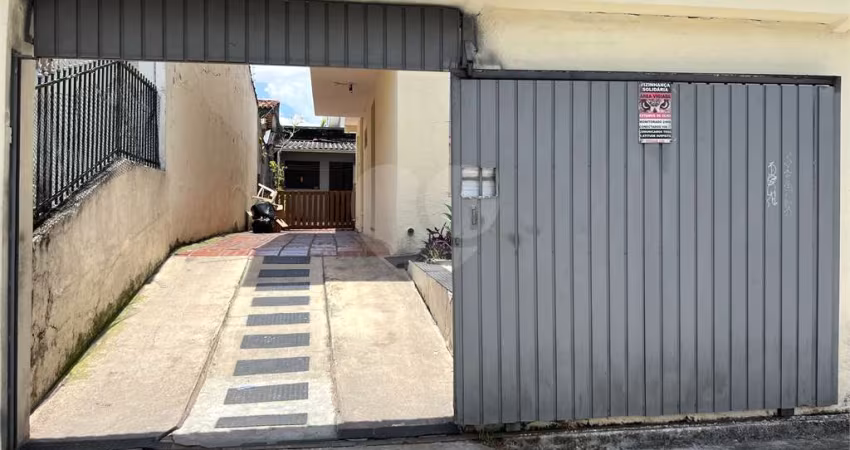 Sobrado com 3 quartos para locação em Água Fria - SP
