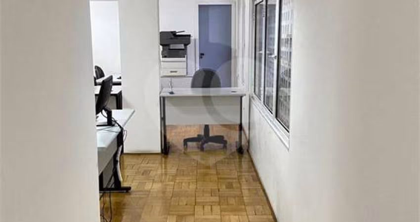 Apartamento com 2 quartos à venda ou para locação em Cerqueira César - SP