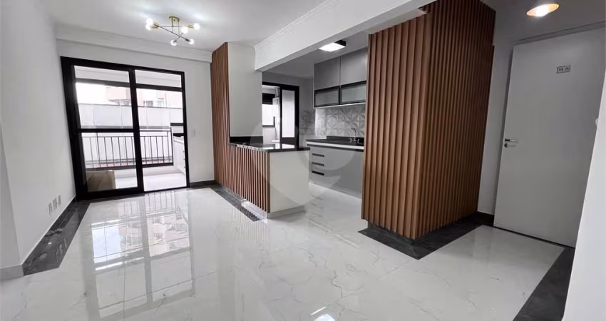 Apartamento com 3 quartos à venda ou para locação em Chora Menino - SP