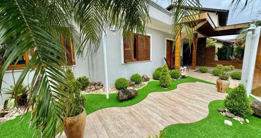Casa mobiliada com 03 dormitórios e espaço Gourmet ao lado do Fórum Tramandaí/RS