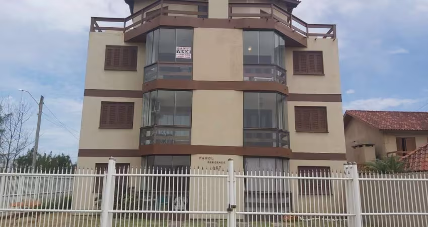 Apartamento duplex com 2 dormitórios, sendo 1 suíte próximo a praia em Tramandaí