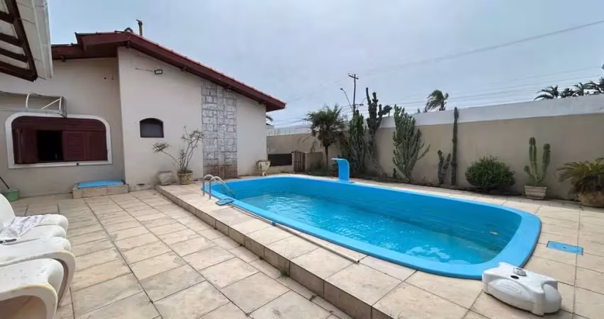 Casa com piscina em Imbé/RS.
