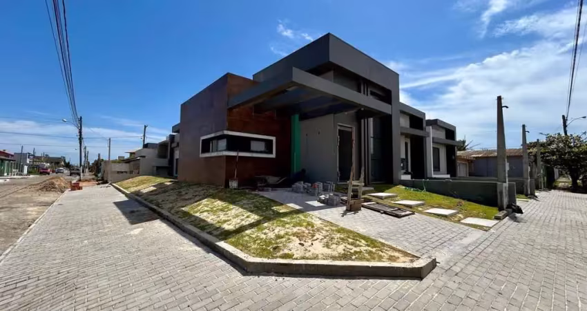 Casa de esquina a poucos metros da beira mar em tramandaí