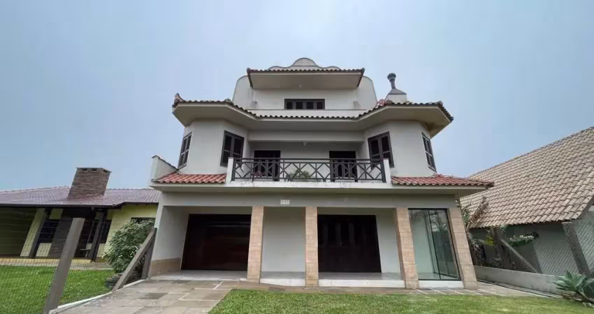 Casa grande com 7 dormitórios próxima a praia de tramandaí