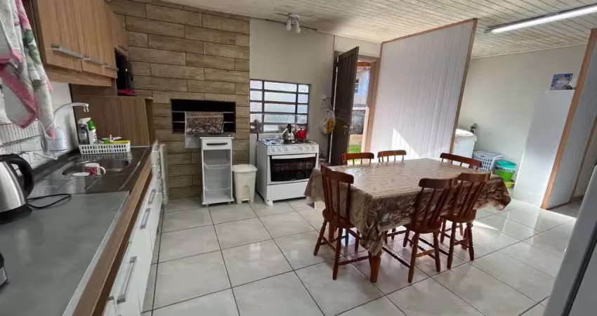 Casa com 4 dormitórios, churrasqueira, vaga de garagem, à 700m do mar em imbé.