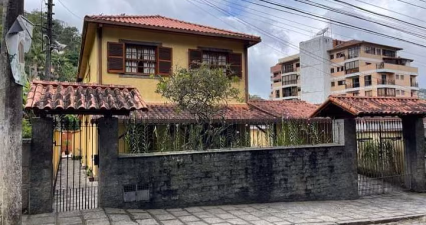 Casa para Venda em Teresópolis, Agriões, 3 dormitórios, 3 banheiros, 5 vagas