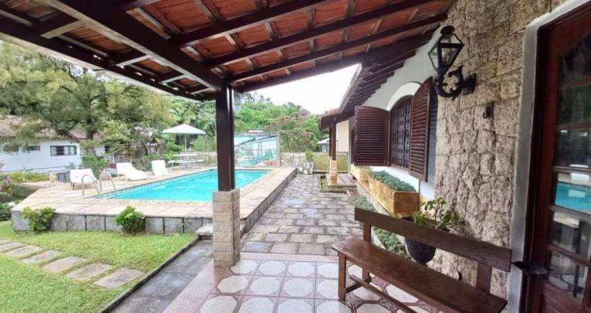 Casa para Venda em Teresópolis, Comary, 6 dormitórios, 1 suíte, 3 banheiros, 4 vagas