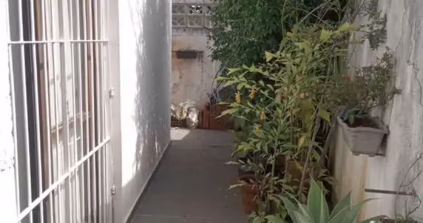 Casa à venda na Rua Capitão Caetano João Batista, 162, Saúde, São Paulo