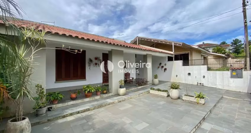Casa semimobiliada com 03 dormitórios, sendo um suíte no bairro camobi!