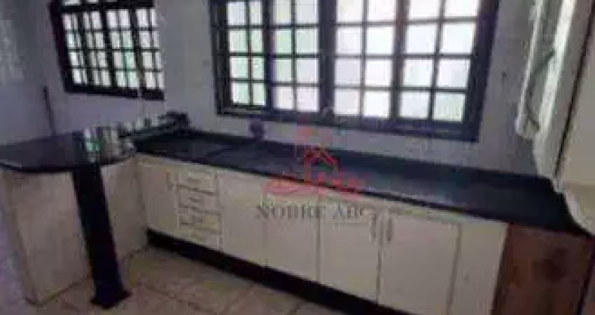 Sobrado com 3 Quartos e 2 banheiros para Alugar, 180 m²