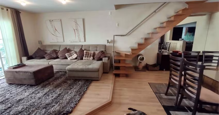 Sobrado em Perdizes | 220 m² | 1 Suíte | 2 Dormitórios | Área externa