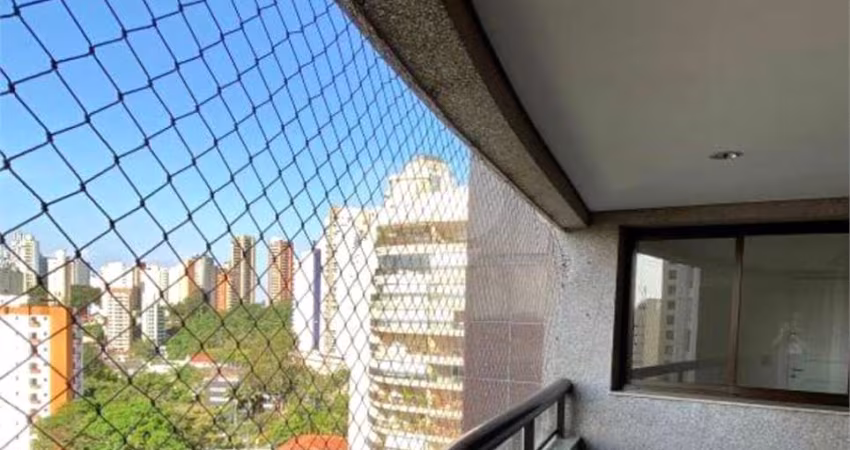 Apartamento à venda de 140 m² no Morumbi  com 3 dormitórios, 3 suites e 2 vagas.