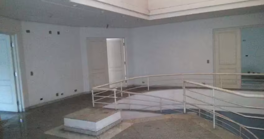 Ponto Comercial e 14 banheiros à Venda
