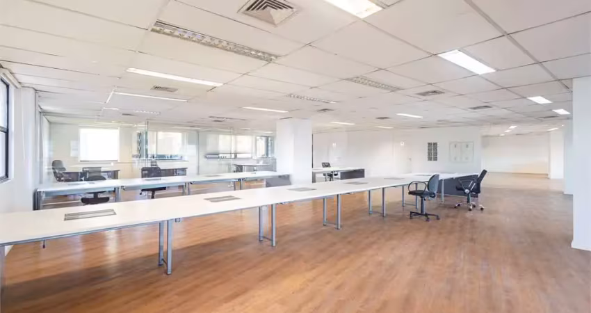 Laje corporativa de 384 m² e 7 vagas, no coração da vila olímpia, com 40 posições de trabalho.