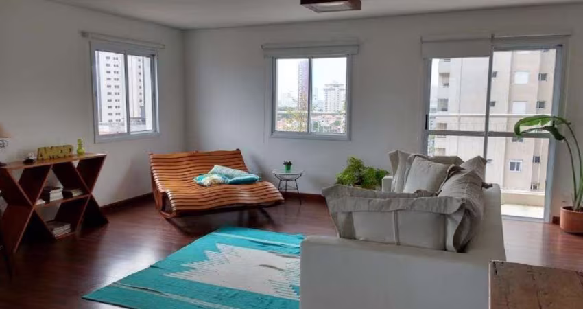 Oportunidade! Apartamento Duplex, muito iluminado, em excelente estado.