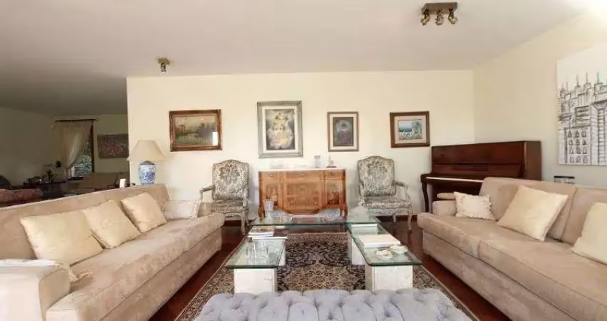 Casa com piscina e quadra de tênis oficial no jardim guedala- 4 suites, 8 vagas.