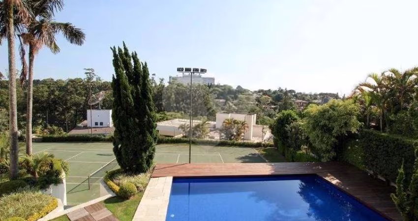Casa co piscina no Jardim Guedala- 4 suites, 8 vagas.
