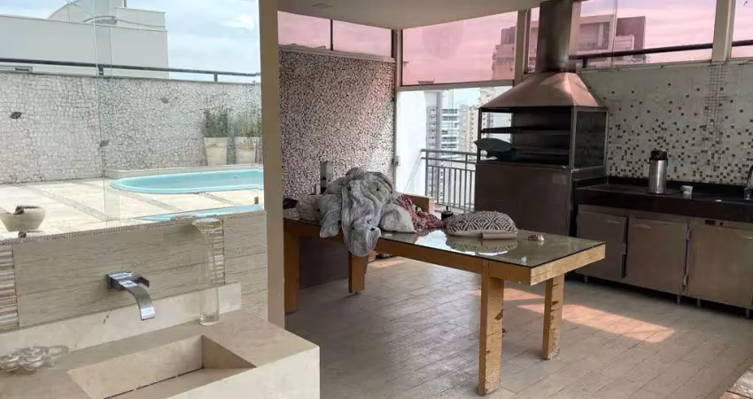 Cobertura com piscina e churrasqueira!