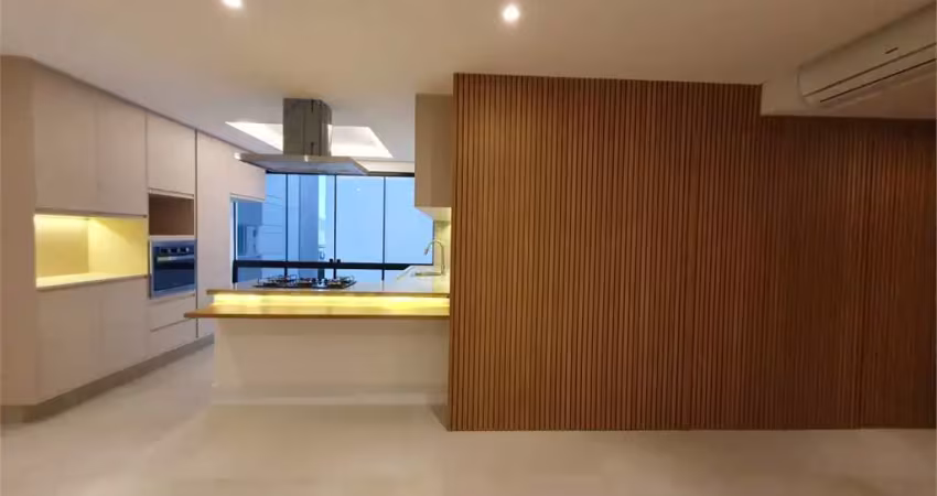 Vendendo cobertura duplex na Vila Olimpia recém reformada!