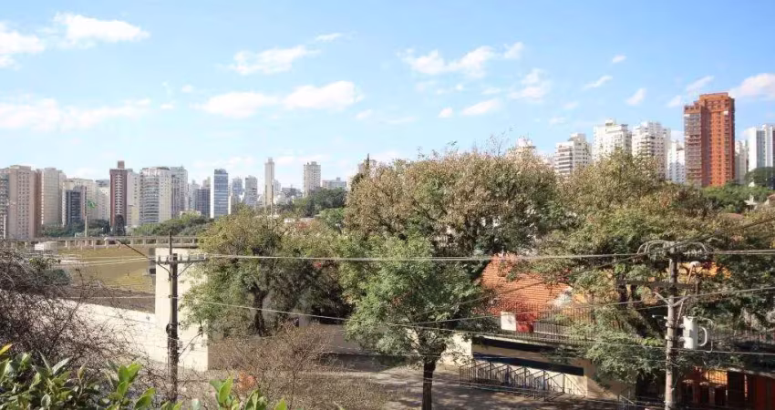 Casa com 3 quartos à venda na Rua Itacaranha, --, Pacaembu, São Paulo