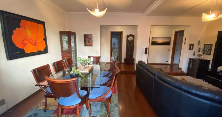 Apartamento a venda em Moema, fora da rota, com 3 quartos (1 suíte), 3 varandas e 2 vagas