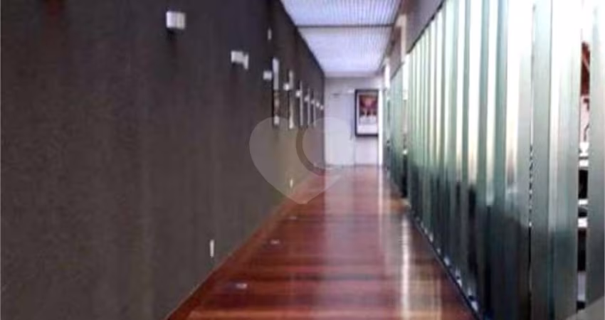 Moderno Prédio Comercial Monousuário em Pinheiros
