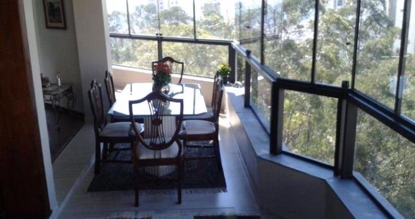 Apartamento à venda de 241 m² no Morumbi com 4 quartos 2 suites e 4 vagas.