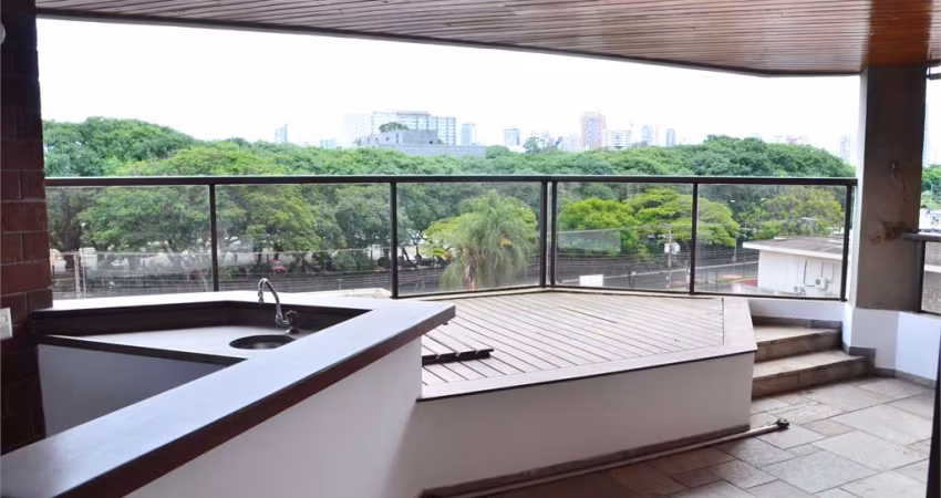 Apartamento para venda e locação em Moema de 238m² com 3 suítes e 3 vagas.