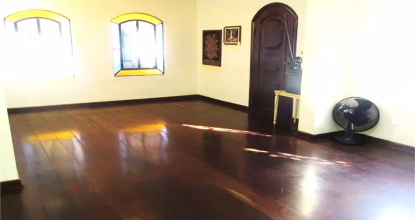 Sobrado 180 m2 - 3 suites/ 2 vagas na garagem - próx,metrô s.judas