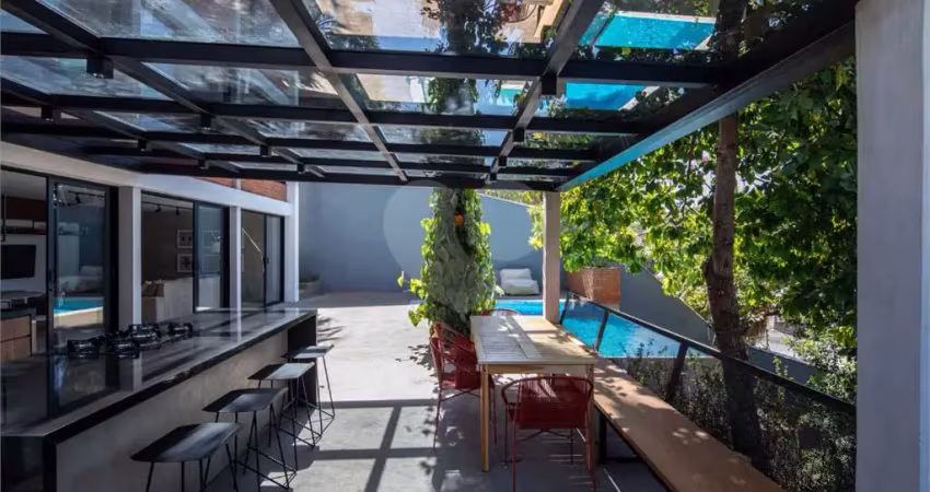 Casa â venda com 3 quartos e 1 suite no pacaembu totalmente reformada em 2022 com vista e quintal