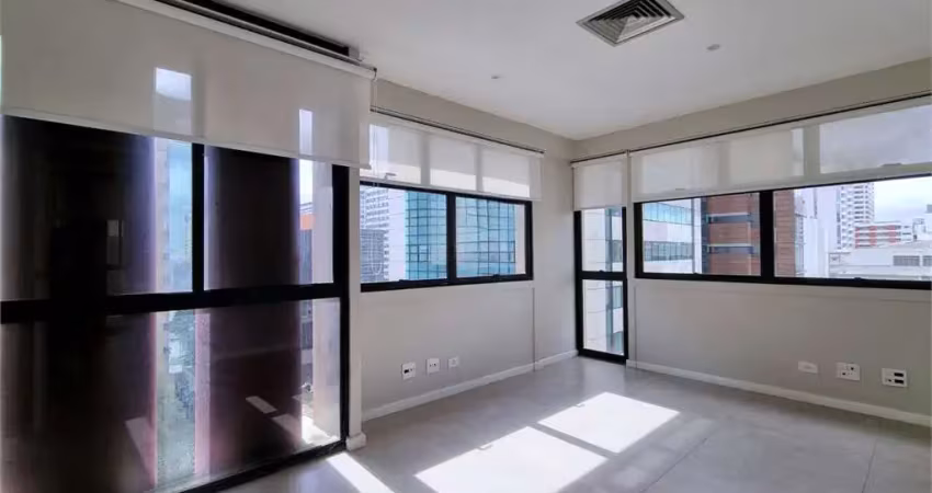 Conjunto comercial 82m2, 4 salas, recepção, 2 toaletes, copa, 3 vagas, paraíso.