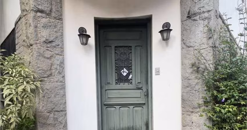 Linda Casa de Vila nos Jardins!