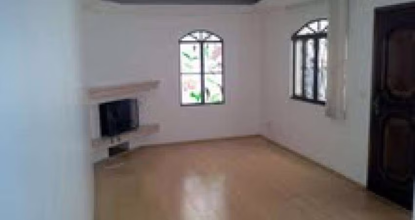 Casa residencial à venda de 180 m² no Morumbi de 3 quartos sendo 1 suite e 1 vaga.