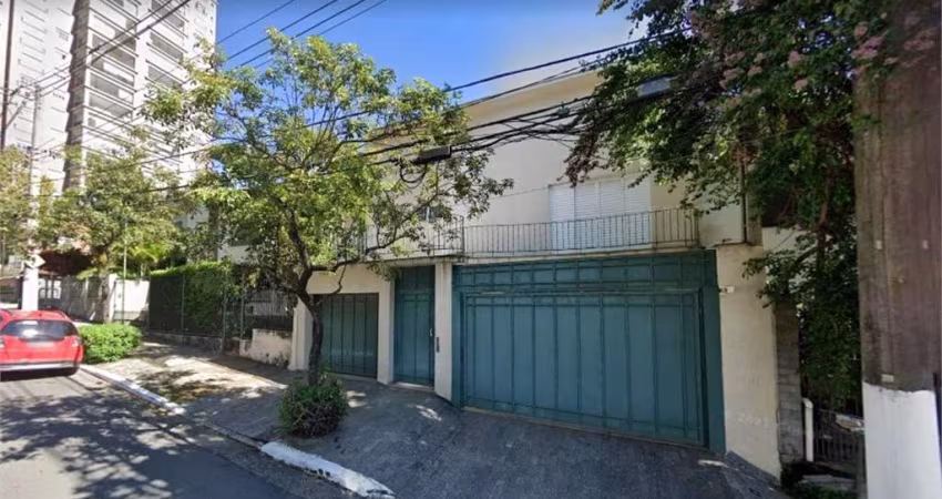 Sobrado na ACLIMAÇÃO á venda - São Paulo SP - 3 suítes, 3 vagas, reformado próximo ao Parque.