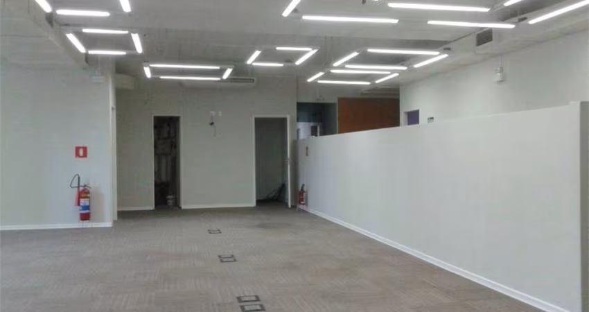 BROOKLIN NOVO EXCELENTE CONJUNTO COMERCIAL EM PRÉDIO COM LINDA FACHADA!!