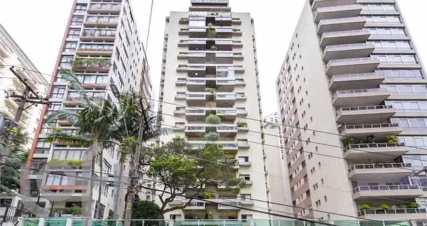 Apartamento Reformado Exclusivo no Jardins. Viva no Coração da Cidade! Venha Conhecer! Único na Região.
