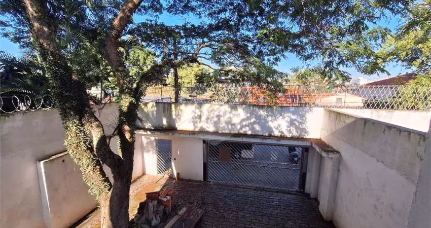 Casa com 405 m² de área construída e 900 m² de terreno em moema à venda ou locação.