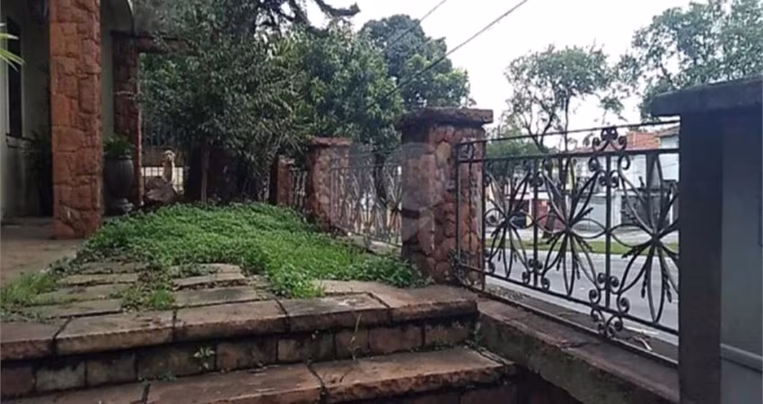 Terreno com 1399m2 a venda na Avenida dos Bandeirantes