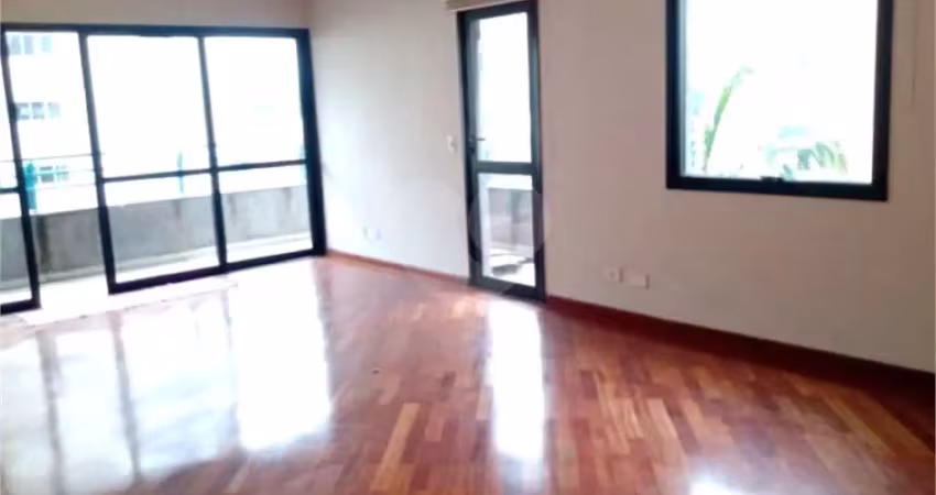 Apartamento a venda no Brooklin, com 136 m2, 3 quartos (1 suíte), varanda e 2 vagas