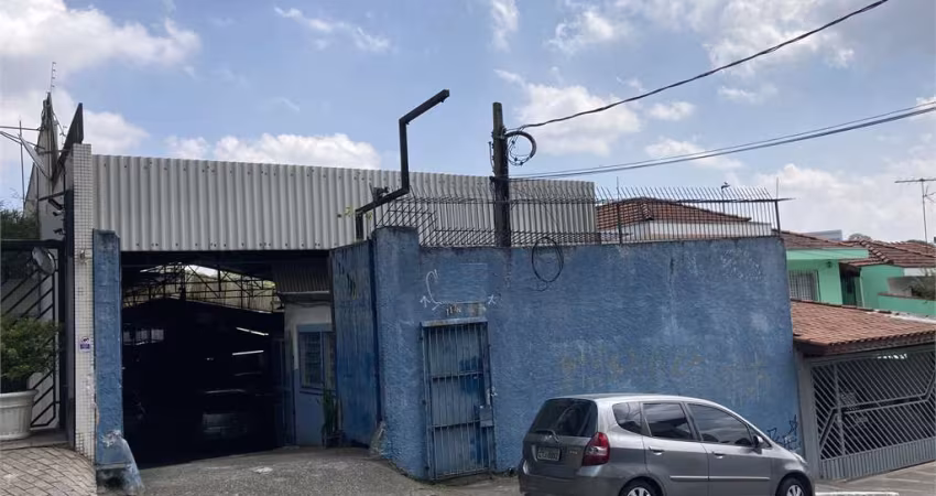 GALPÃO 864 m² DE ÁREA CONSTRUÍDA.