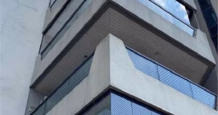 Apartamento em Moema Pássaros com 120m², 3 dormitórios, 2 vagas, varanda, piscina, academia e salão de festa.
