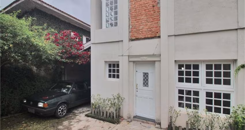 Casa aconchegante e bem localizada com 3 dormitórios, prox. Shooping Iguatemi