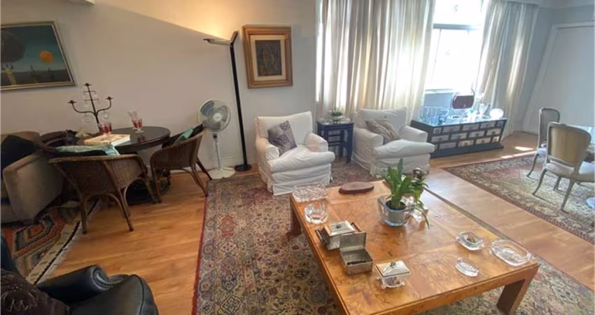 Apartamento reformado, 3 dorms 1 suite com closet 1 dorm com coset  e 1 vaga