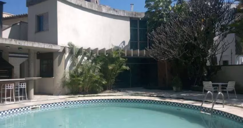 Casa clássica e espaçosa para venda ou locação – 5 dormitórios e 10 vagas em bairro nobre!
